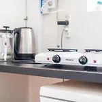 Lyst Og Rummeligt Kaeldervaerelse Med Egen Indgang Og Parkering 3*