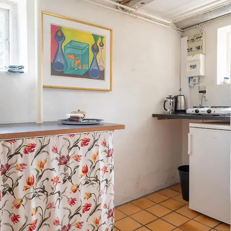 Rummeligt Kaeldervaerelse Med Egen Indgang Og Privat Terrasse Naer Aarhus