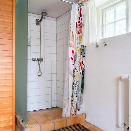 Bed & Breakfast Rummeligt Kaeldervaerelse Med Egen Indgang Og Privat Terrasse Naer Aarhus