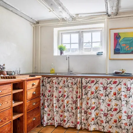 B&B Rummeligt Kaeldervaerelse Med Egen Indgang Og Privat Terrasse Naer Aarhus 브라브랜드