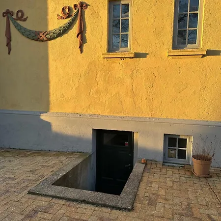 Bed & Breakfast Rummeligt Kaeldervaerelse Med Egen Indgang Og Privat Terrasse Naer Aarhus Brabrand