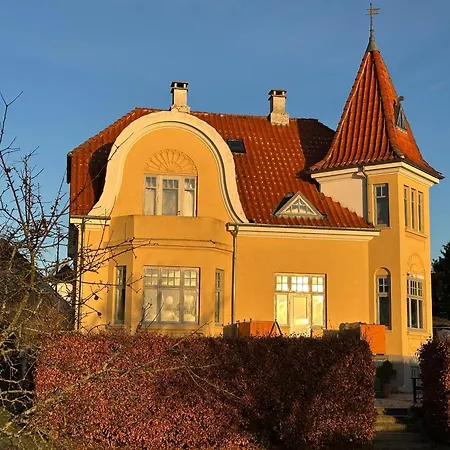 Rummeligt Kaeldervaerelse Med Egen Indgang Og Privat Terrasse Naer Aarhus 3* 브라브랜드