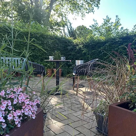 Rummeligt Kaeldervaerelse Med Egen Indgang Og Privat Terrasse Naer Aarhus 3* Brabrand