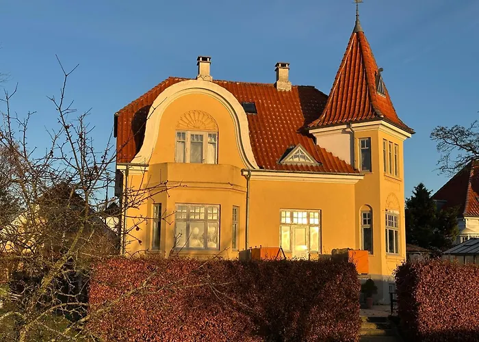 Lyst Og Rummeligt Kaeldervaerelse Med Egen Indgang Og Parkering 3* ברברנד